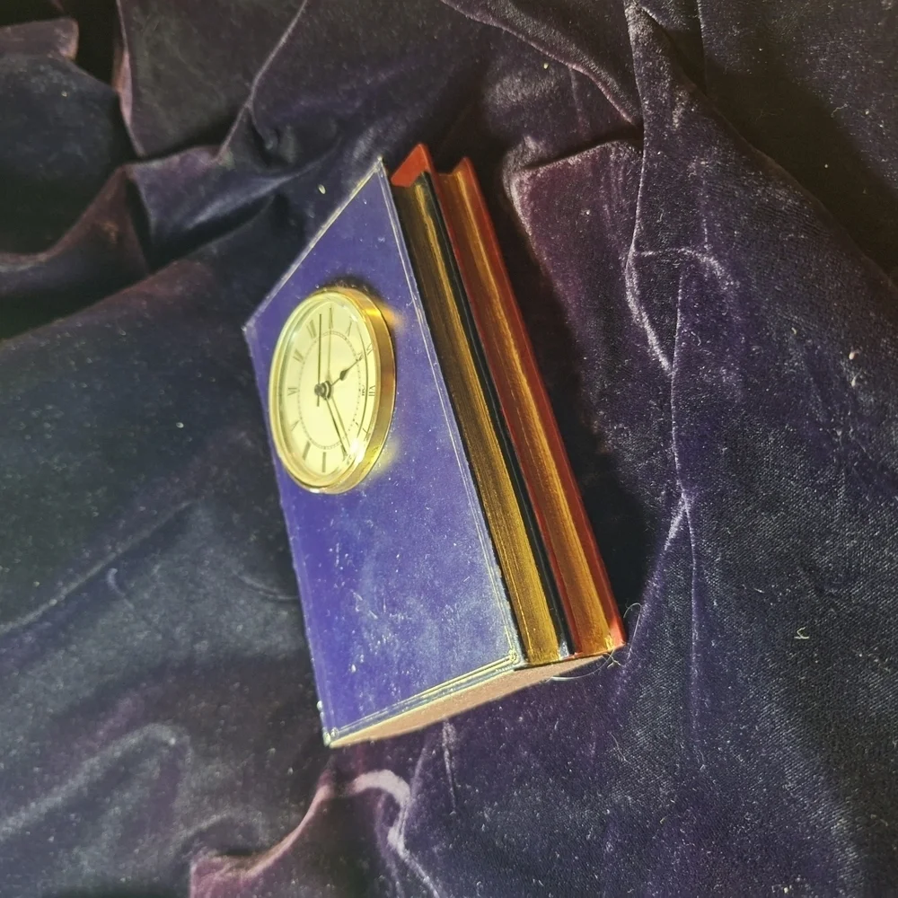 Vintage Style Faux Books Bookend Clock